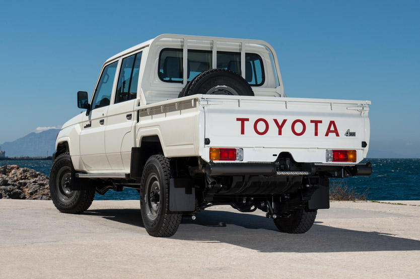Prices and Specifications for Toyota Land Cruiser 70 PICKUP DC STD 4x4 ...